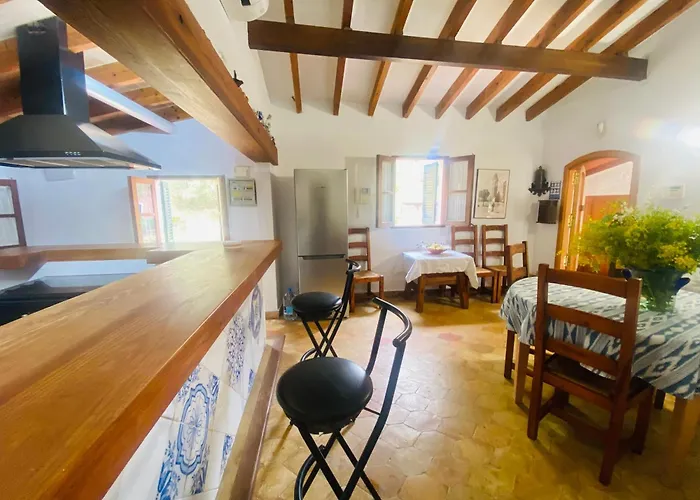 Ullal - Rural Charm Approx 73000 Meters Villa And Outdoor Adventure Agritourism Apartment With Private Mountain Path Approximately 5 Minutes Walking From The Beach Ideal For Relaxation