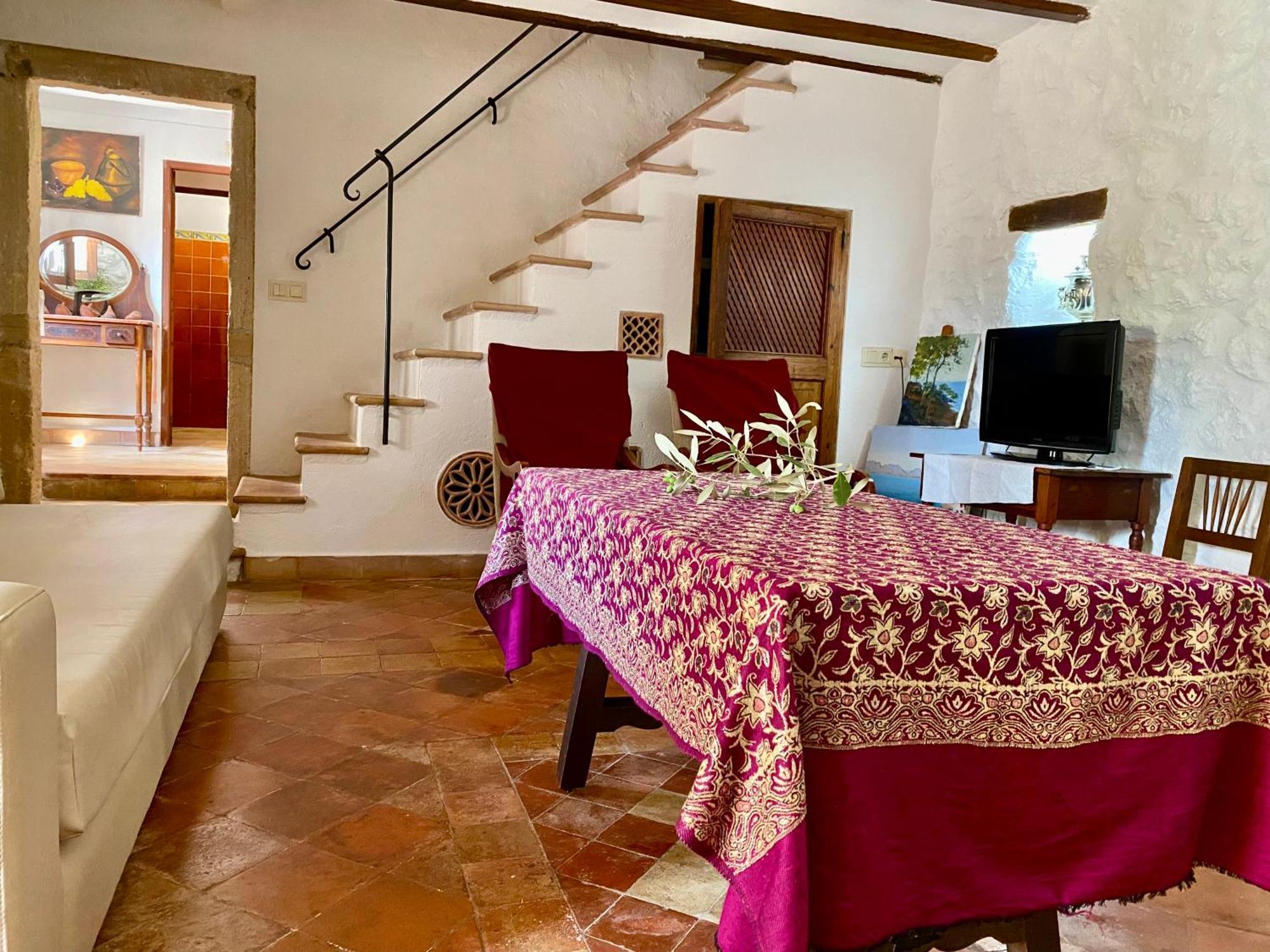 Ullal - Rural Charm Approx 73000 Meters And Outdoor Adventure Agritourism With Private Mountain Path Approximately 5 Minutes Walking From The Ideal For Relaxation