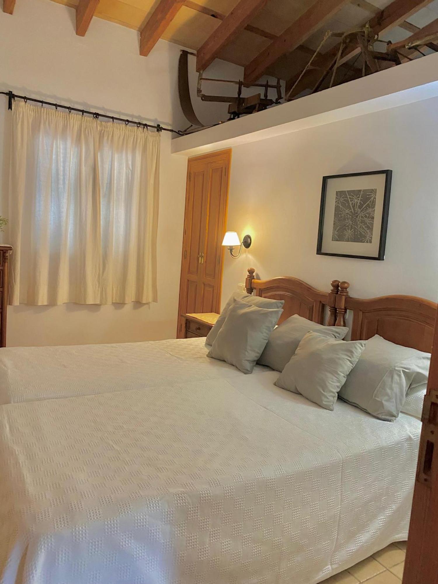 Ullal - Rural Charm Approx 73000 Meters And Outdoor Adventure Agritourism With Private Mountain Path Approximately 5 Minutes Walking From The Ideal For Relaxation